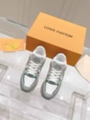 wholesale quality men's louis vuitton run way sneakers model no. 814